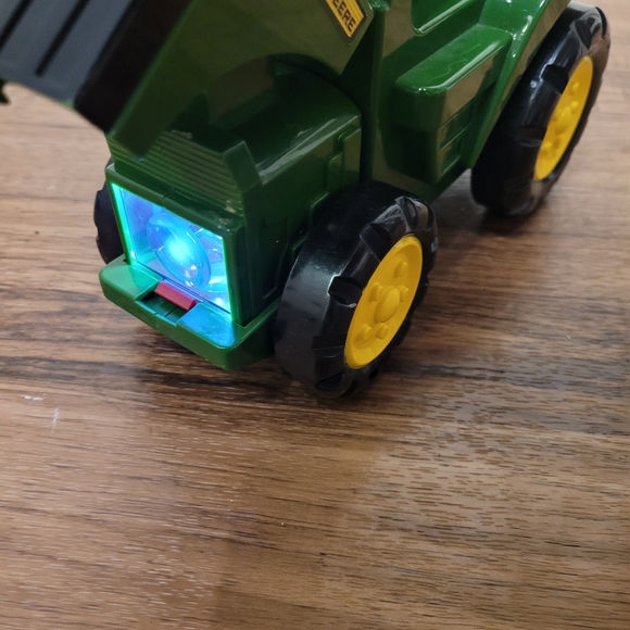 John Deere Roll and Go Flashlight & Tractor - Picture 5 of 7